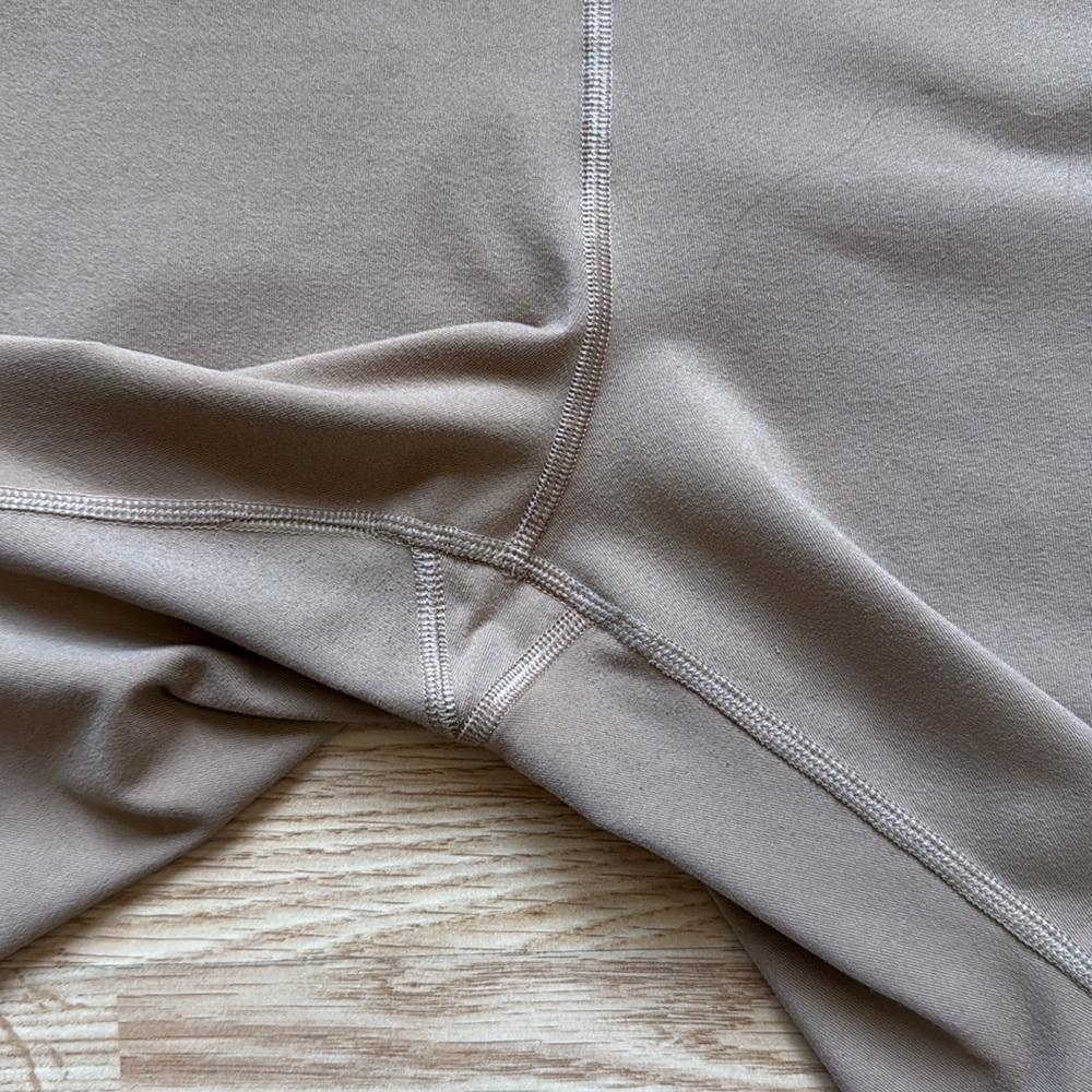 Old Navy Tan Bike Shorts 8” - size M - Picture 5 of 8